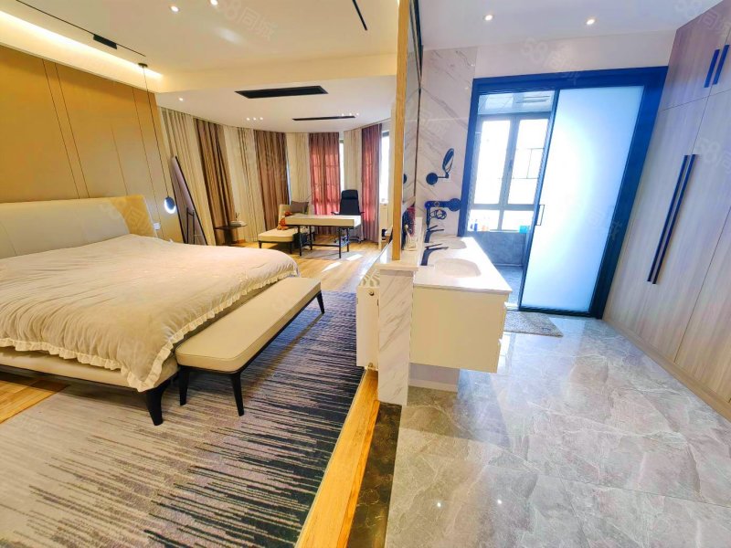 楚天逸品装修天花板湘江畔地铁口难得一出