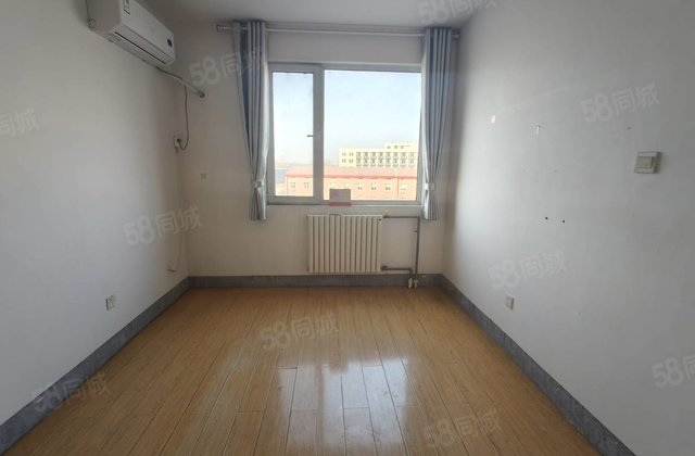 火车站 眼科医院旁 电梯好楼层 三室免大税，房东急售，