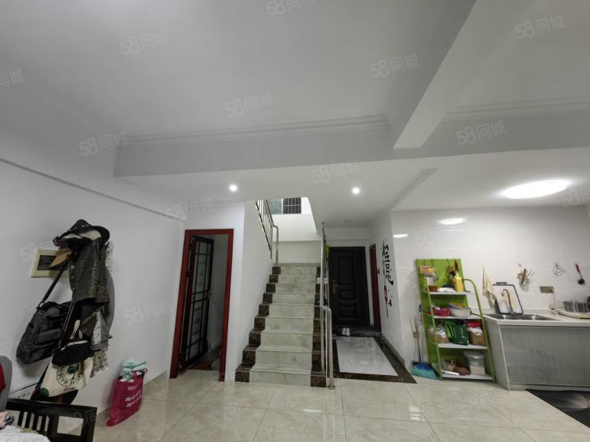 南洋广场4室2厅2卫180㎡南北99万