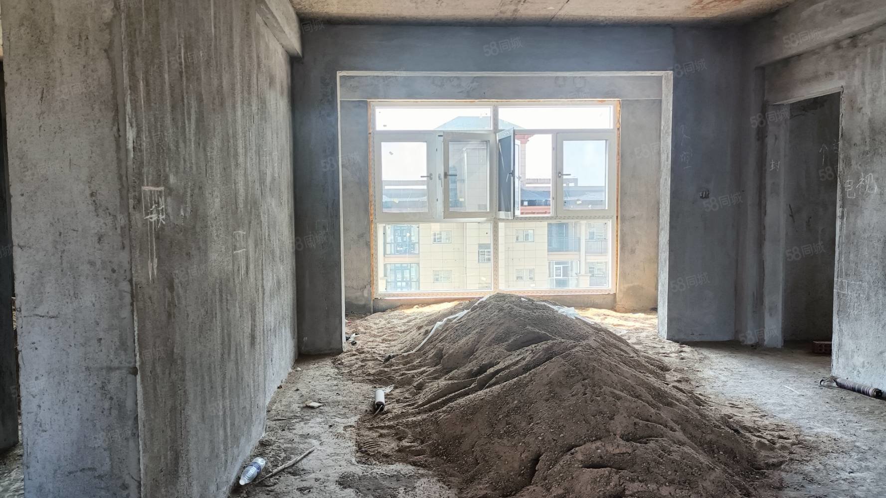 滨江御府3室2厅2卫124.5㎡南北55万