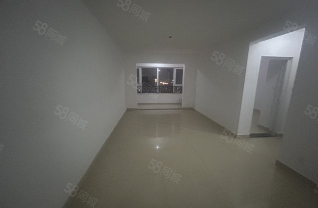 东关国际西区 划老文轩 带车位储藏室 诚心出售，随时看房