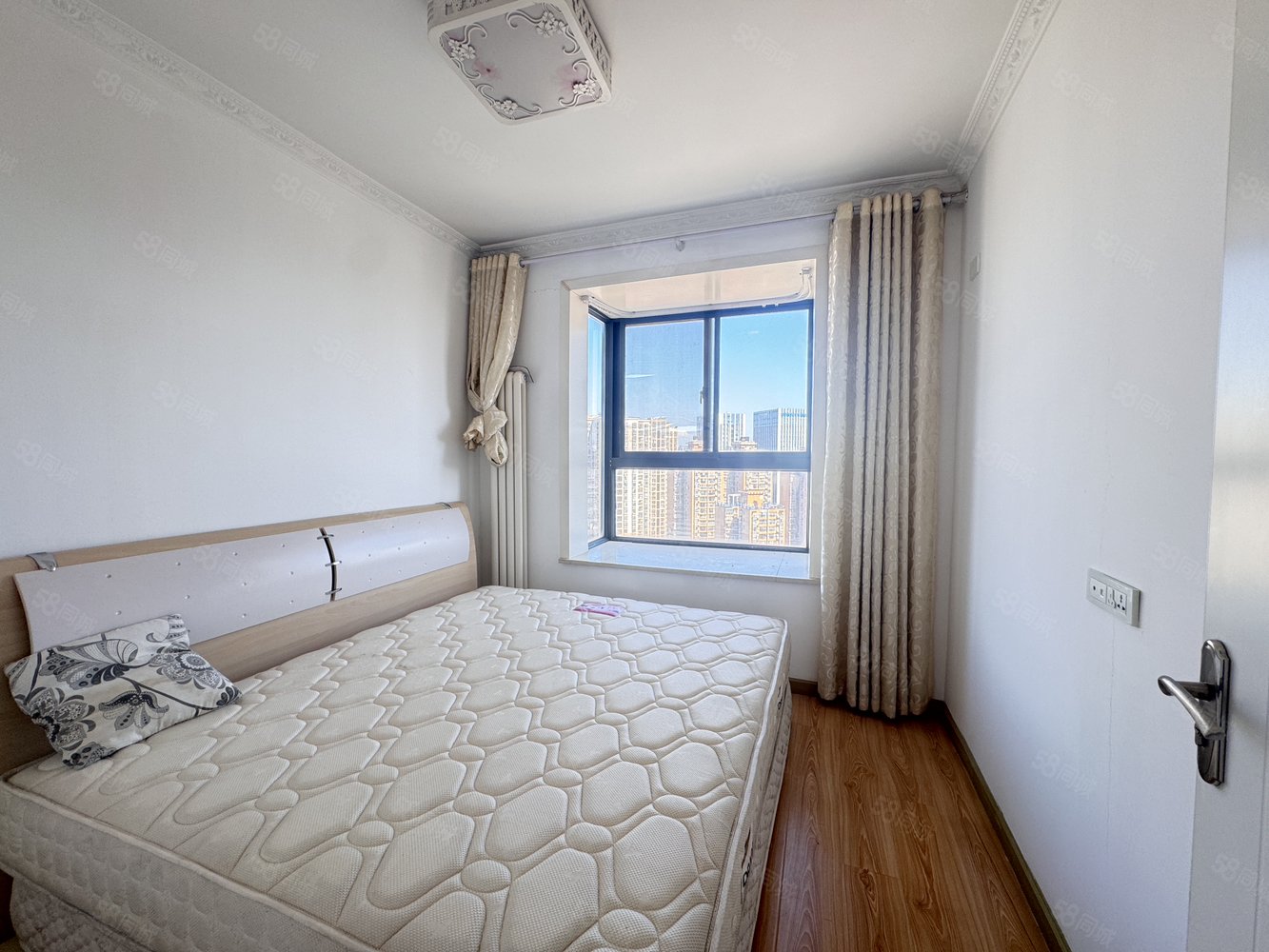 凤凰香郡3室2厅1卫90㎡南48万