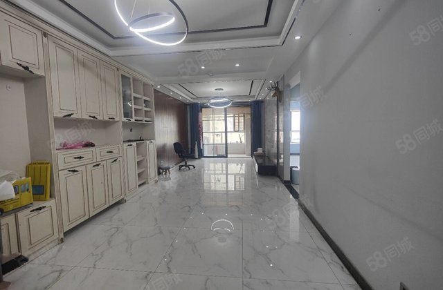 花园路  旁 阿卡六期 精装三室带车位储藏室 中间楼层边户