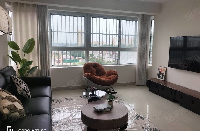 香格里二期，精装修，带储藏室，边户，房东诚心出售，