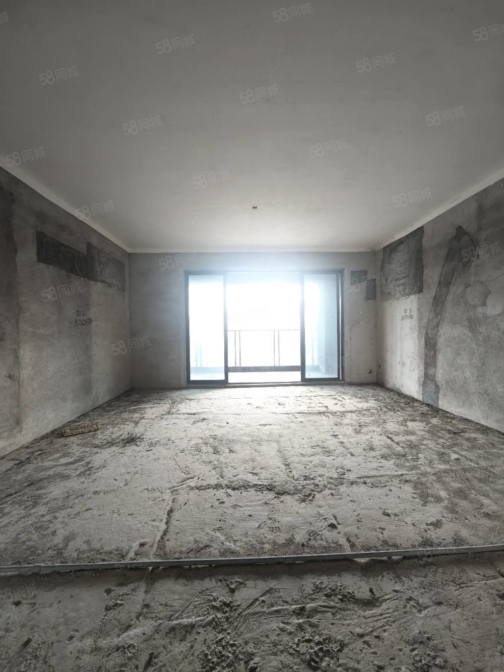 港中旅公元6室2厅3卫186㎡南北180万