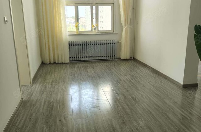 急售文轩本部，边户新华书店，精装修，三室满二