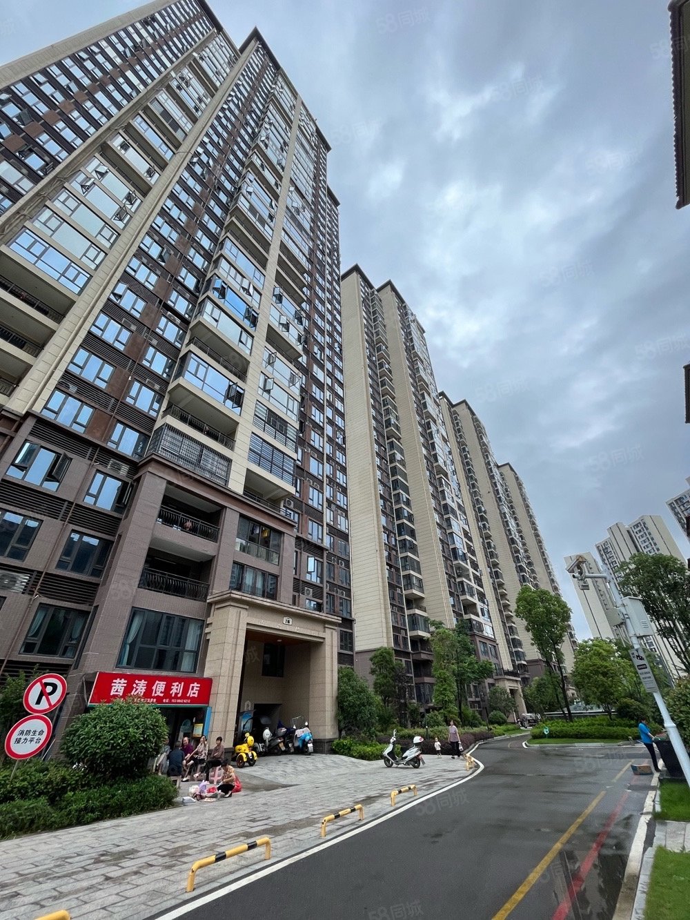 人民医院对面 碧桂园时代城 128平四房 南北通透