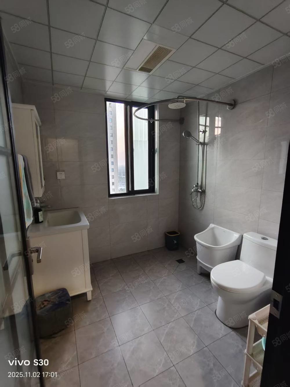 悦湖城4室2厅2卫143㎡南北92万