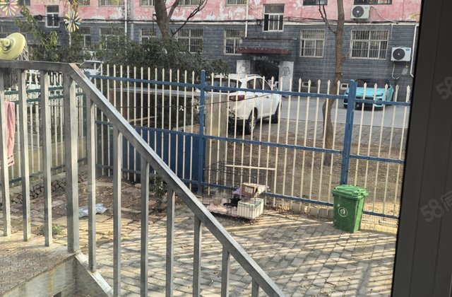 万达附近 一楼带院 金丰苑 两室可隔三室 送储 五中旁