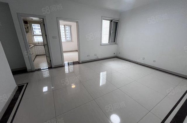 急售年大税星光清水湾三室两卫带车位和储藏室总价110万