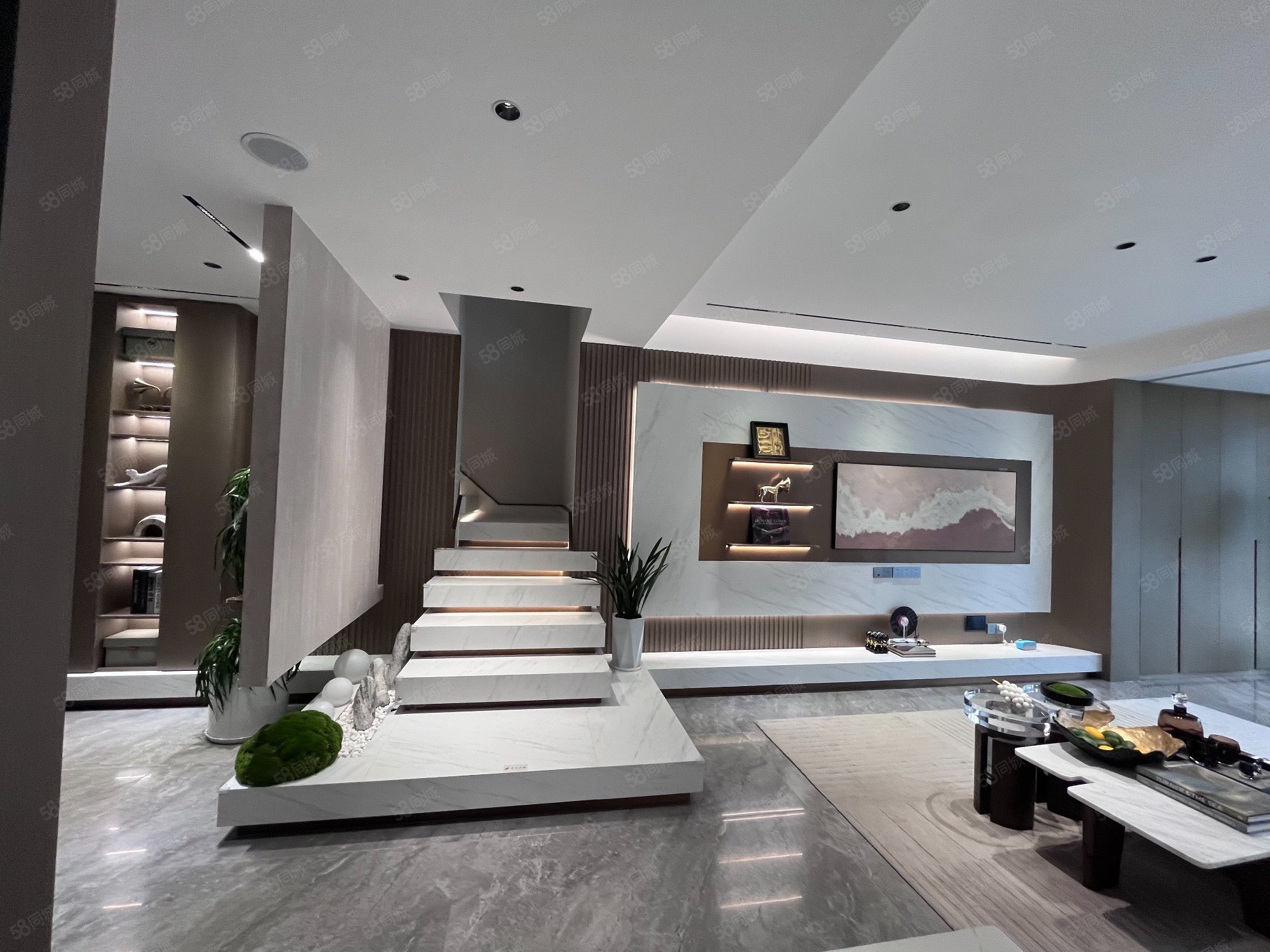 汉成世家5室3厅5卫178㎡南北125万