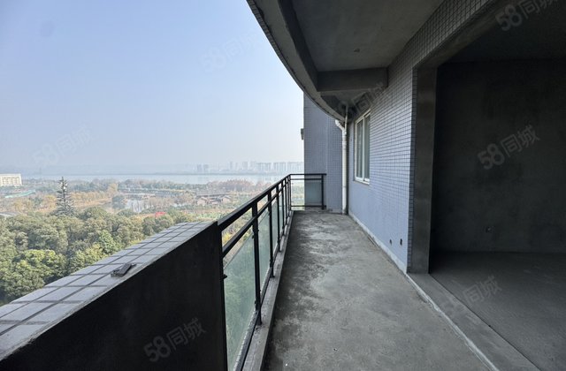 领秀东方4室2厅135㎡68.8万二手房图片