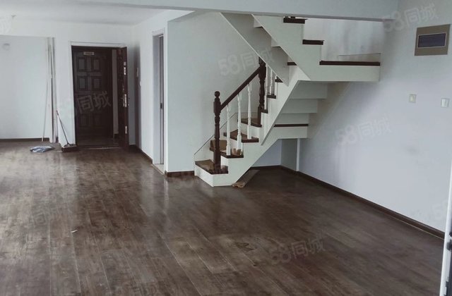 西户 视野好  包过户  实际面积162平 。loft 。