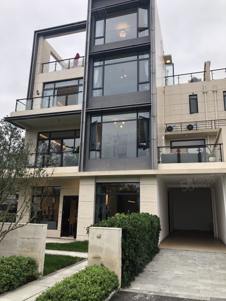 中南春山居首开 135平单联排别墅实得455平 花园150平