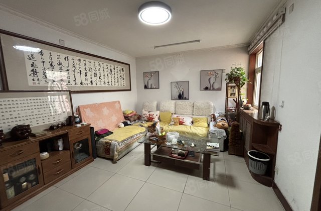 龙山花园小区 半地上 3室 小区停车方便 户型方正