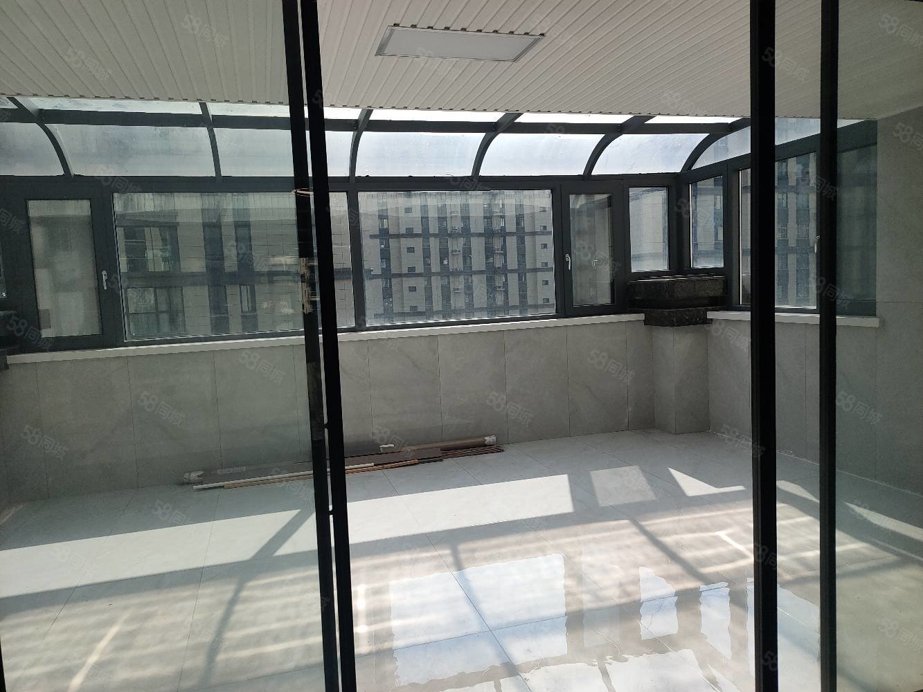 福临广场5室2厅3卫297.54㎡南300万