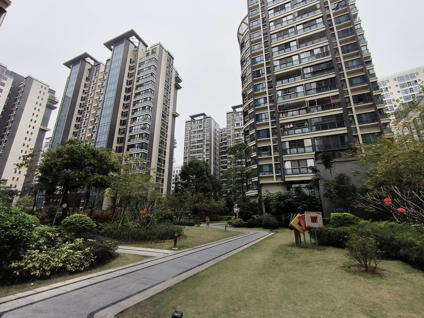 亲戚委托关系直接大悦花园121平方3房2厅2卫新装修基本没住