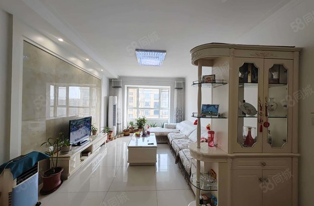 开发区 东昌 中学 温馨两室 精装修 带地下室 免大税 按揭