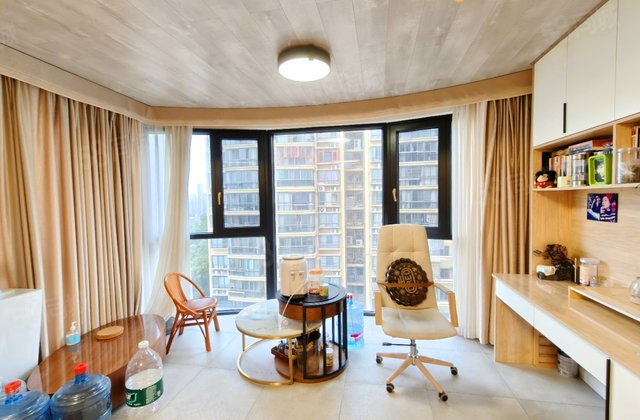 金色比华利3室2厅139.44㎡98万二手房图片