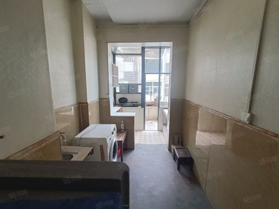 轮胎东村1室1厅1卫32㎡东9.9万