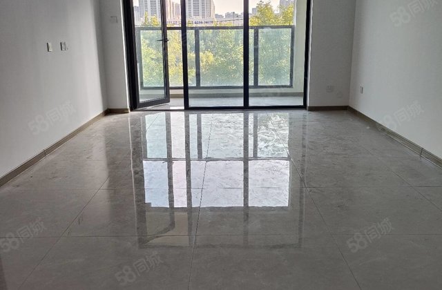 急售  次新房  一实验商品带车位储藏室