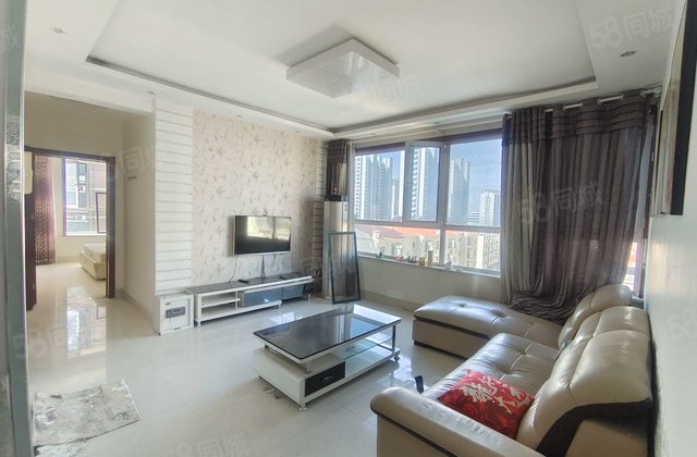 急售湖边电梯8楼边户，精装修三室，南北通透免大税，可按揭