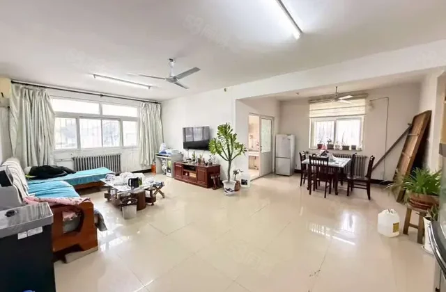 出售柳泉花园小区   一楼 东边户 户型很好价格不高