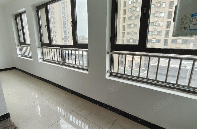 公园附近中央帝景多层电梯洋房大平层五室240平送车位车库三个