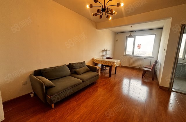 房东急售    电梯好楼层 免大税 六万入住 随时看房有钥匙