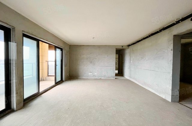 保利天汇4室2厅135.07㎡168万二手房图片