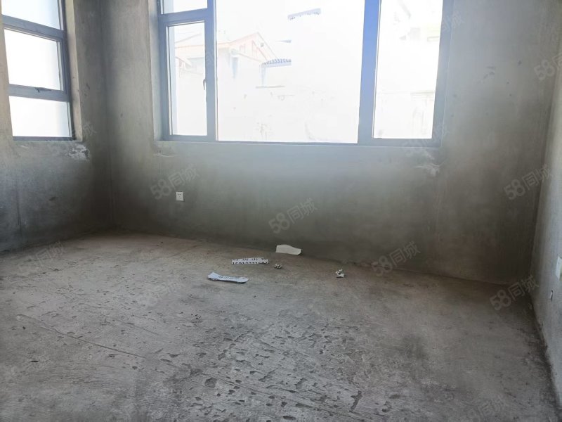 瑞景苑7室2厅4卫288㎡南北278万