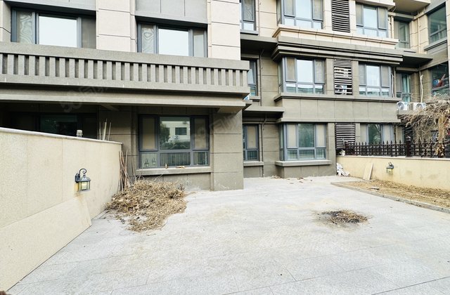 电梯洋房 清水湾 一楼带院 双车位双卫 金信御花园 国岳府