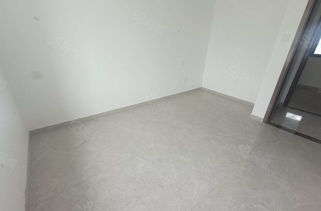 25年纯新房电梯好楼层，南北通透，带车位储藏室