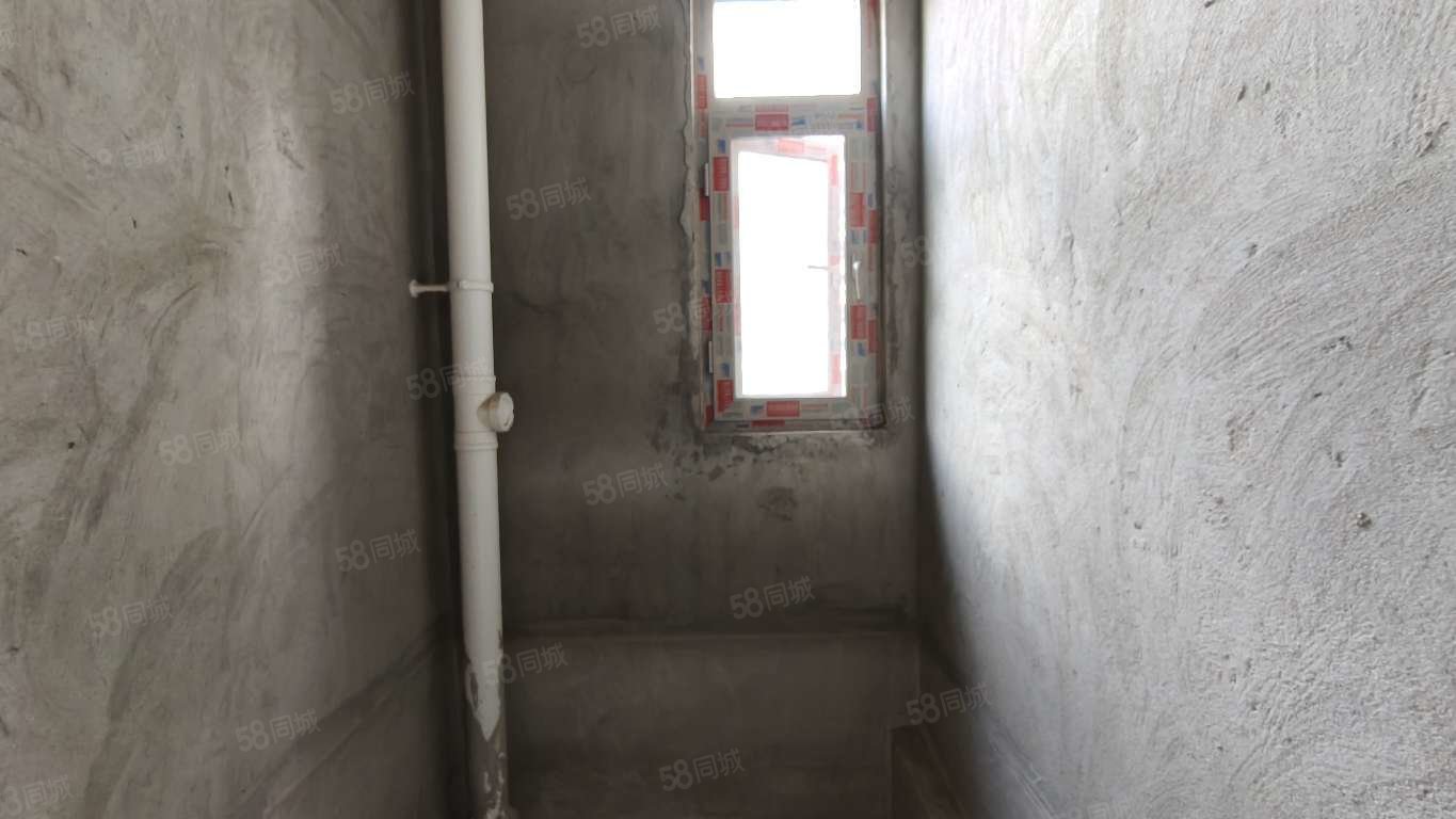 国瑞文旅城3室2厅2卫79.42㎡西南39.8万