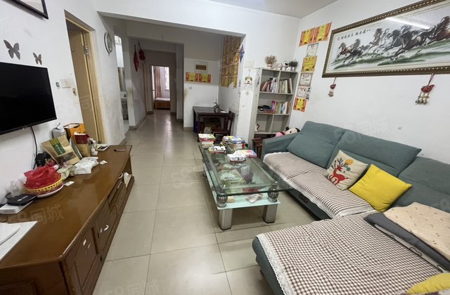 新上房源，站前街望湖正三室，好楼层边户全明户型，有钥匙随时看