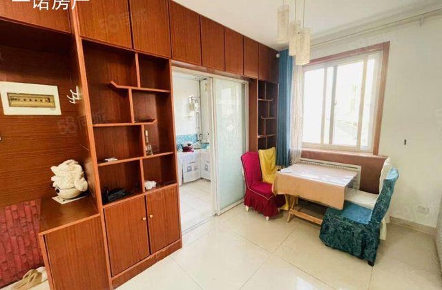 市中心，城市主人，新出精装两室，电梯房，急售