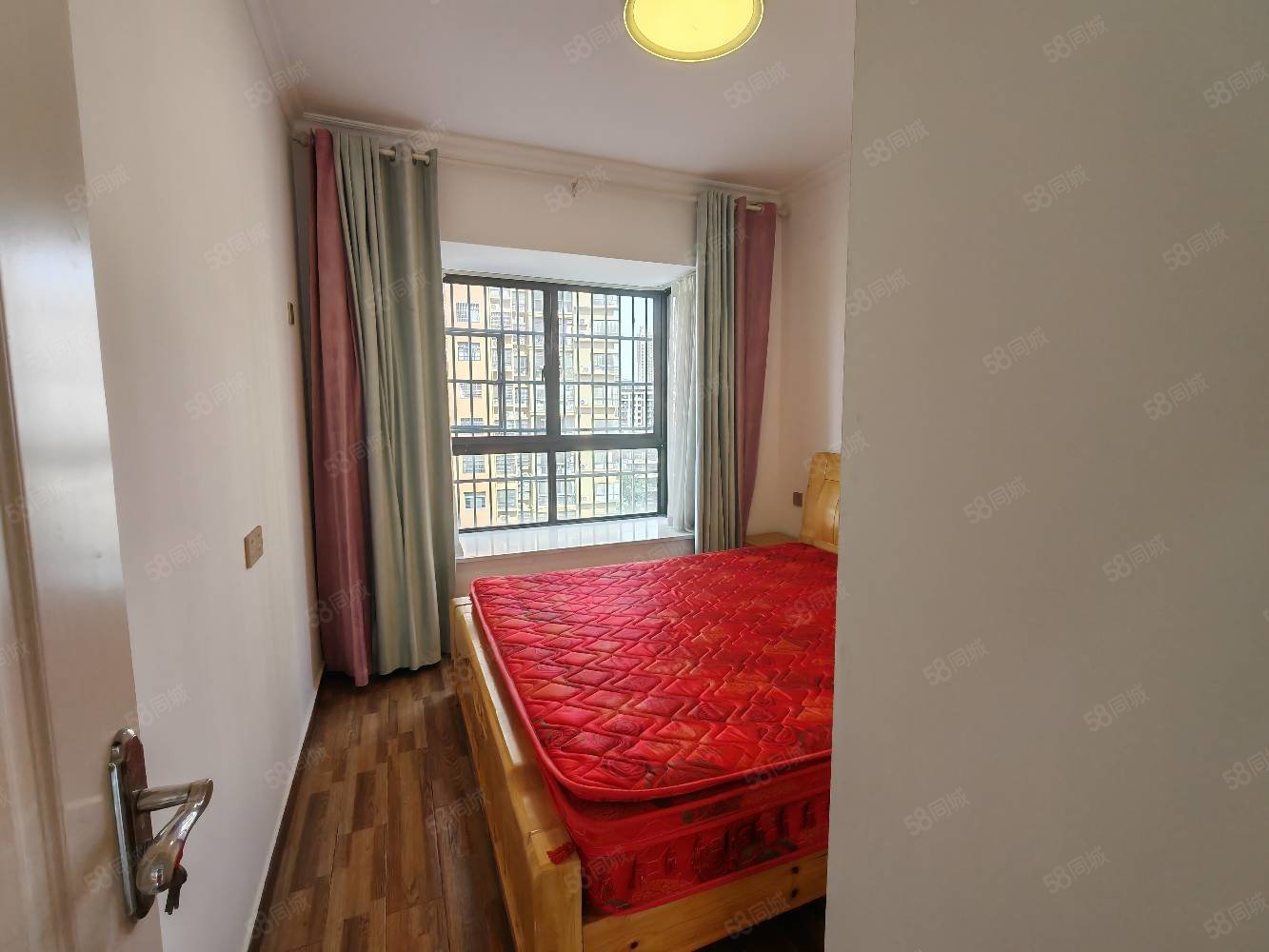 香槟国际3室2厅2卫117㎡南北48.8万