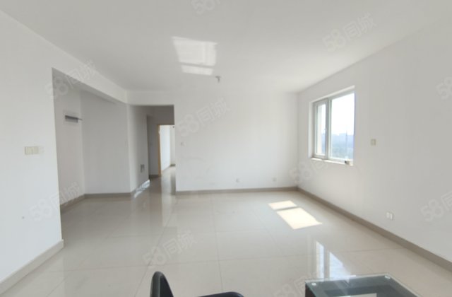 单价四千多的大三居 中间楼层 南北通透 冯庄小区 停车方便