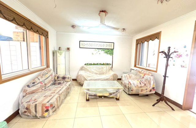 市中心东昌总部 多层三楼 大三室停车方便 小区干净 位置佳