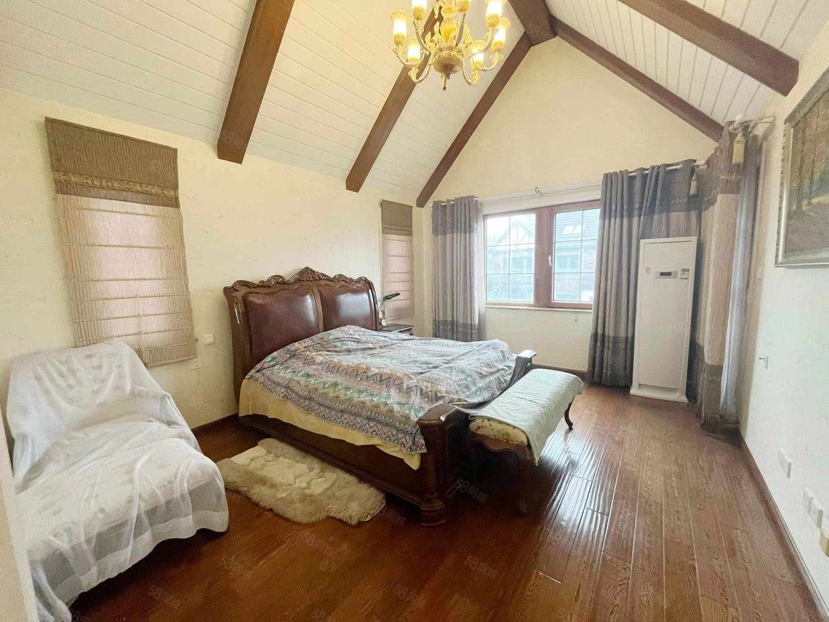 藍岸麗舍(別墅)4室2廳3衛(wèi)369.26㎡南北995萬