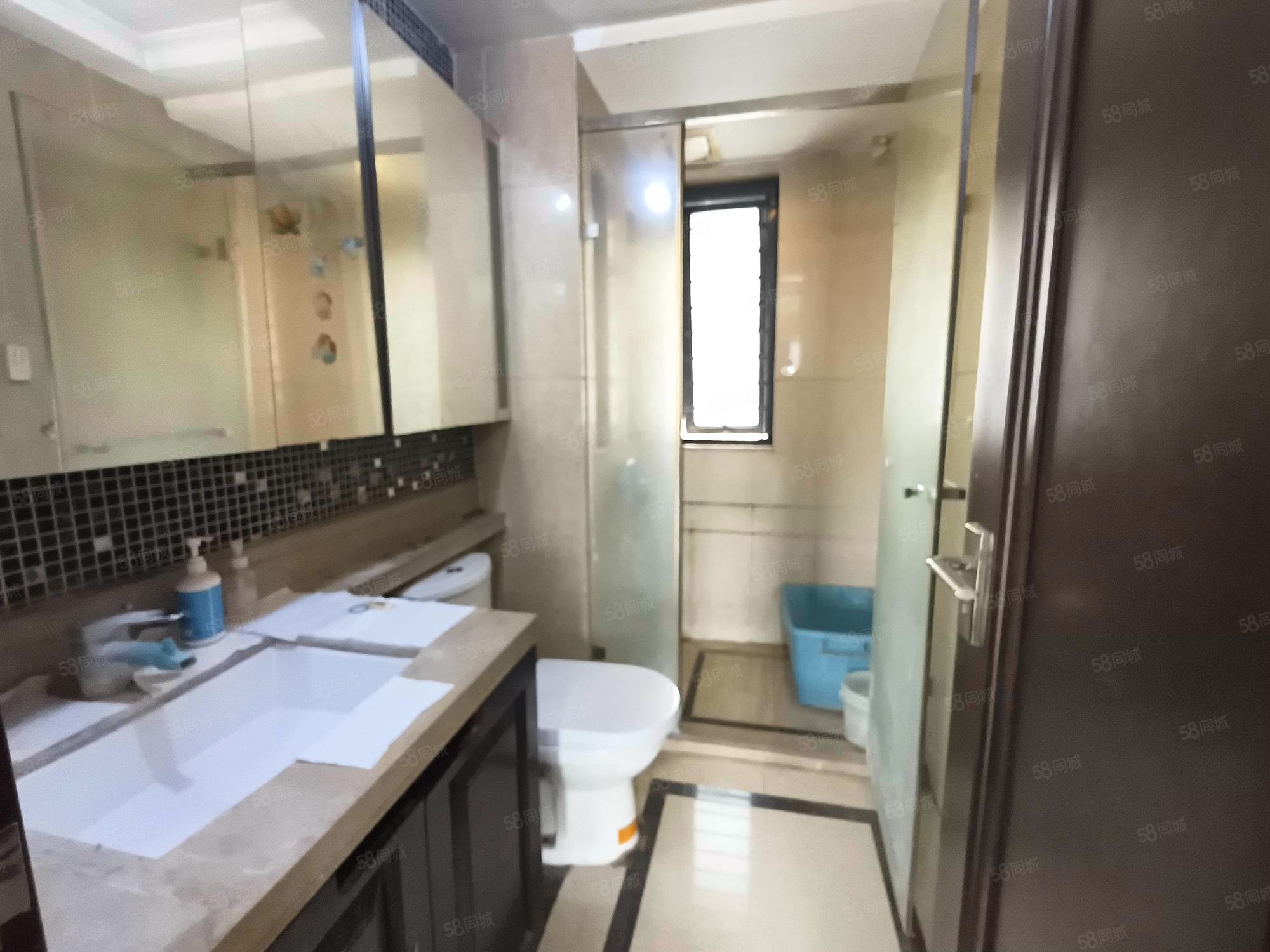 合景香悅四季(西區(qū))3室2廳2衛(wèi)121.05㎡南北275萬