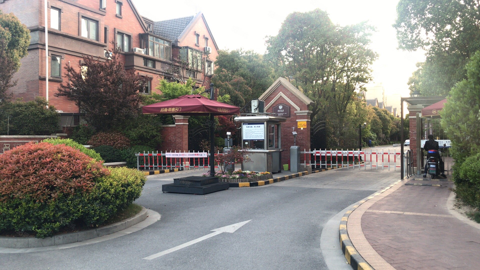 海德花园(别墅)5室2厅3卫236㎡南北960万