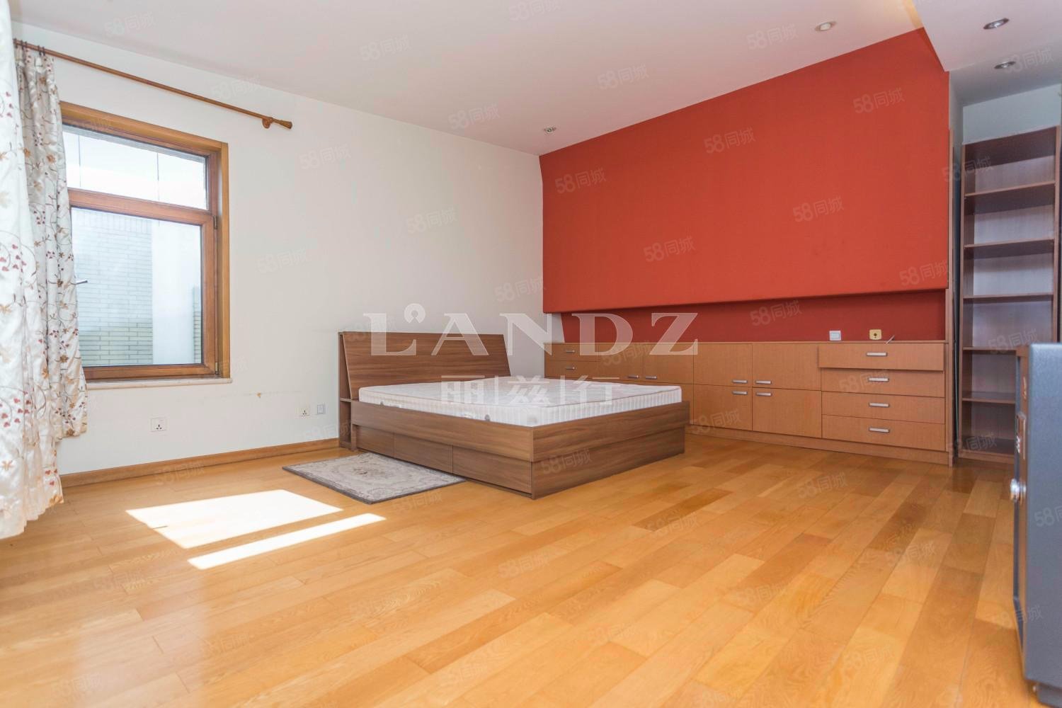 龍灣別墅3室2廳3衛(wèi)366㎡東1790萬