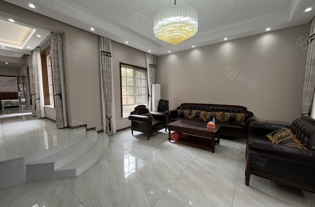 京都商务主题公园花园小区4室2厅236㎡146万二手房图片