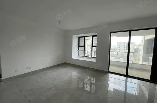 江山印 万达 走一手现房 带车位储藏室 大宽厅 看房方便