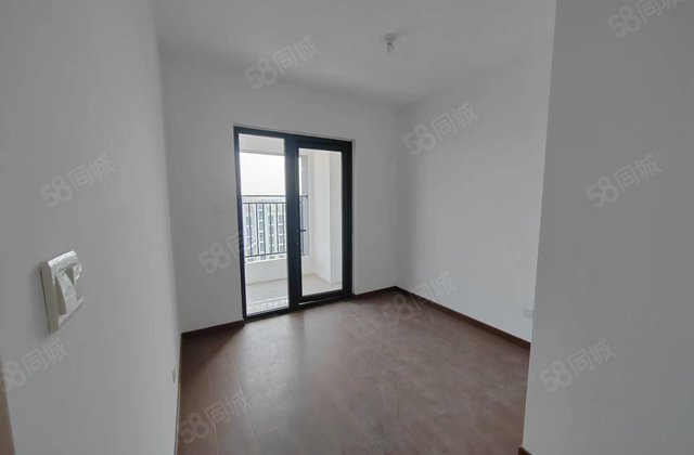 一手现房，儒辰辰悦，小高层四叶草户型，没有大税。