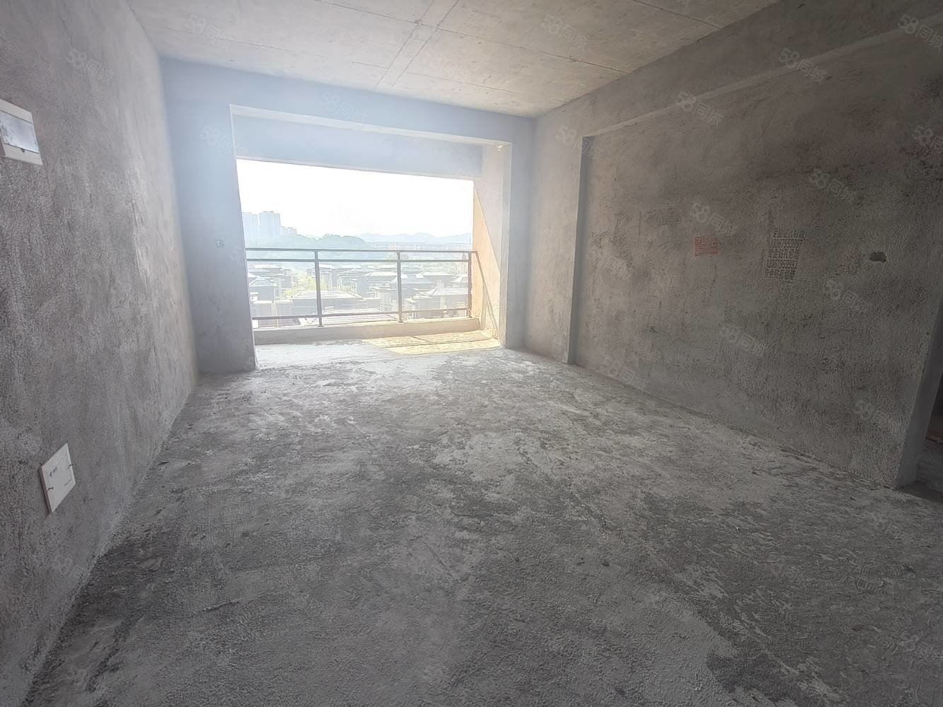 香园丽舍3室2厅1卫120㎡南北65万