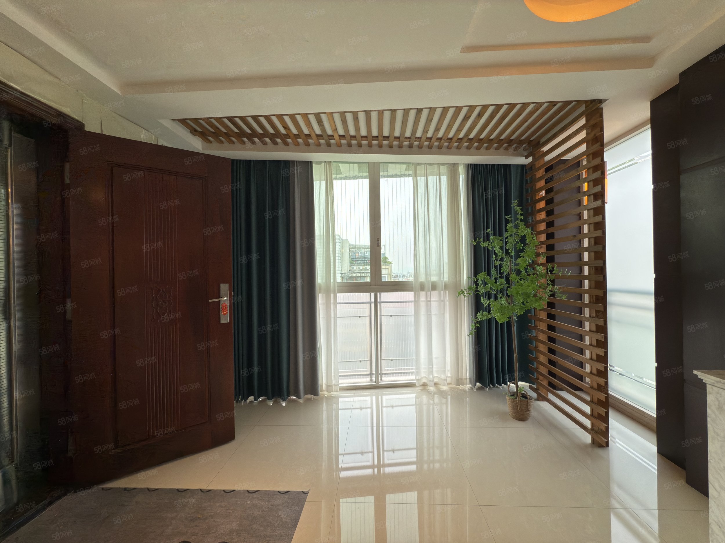 御景湾4室2厅3卫158㎡南北135万