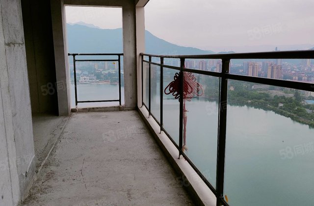 互湘东江湾2020年建造中层(共17层)南北116﹐3室2厅1卫东江湾一线江景