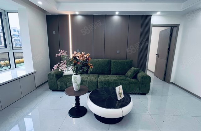 上湖名郡(南区)3室2厅122㎡93万二手房图片